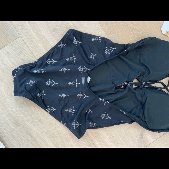 Roxy One Piece - Picture 2 of 4